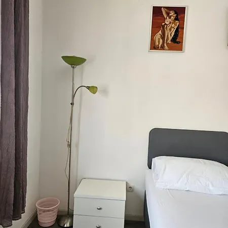 Sun Apartment *